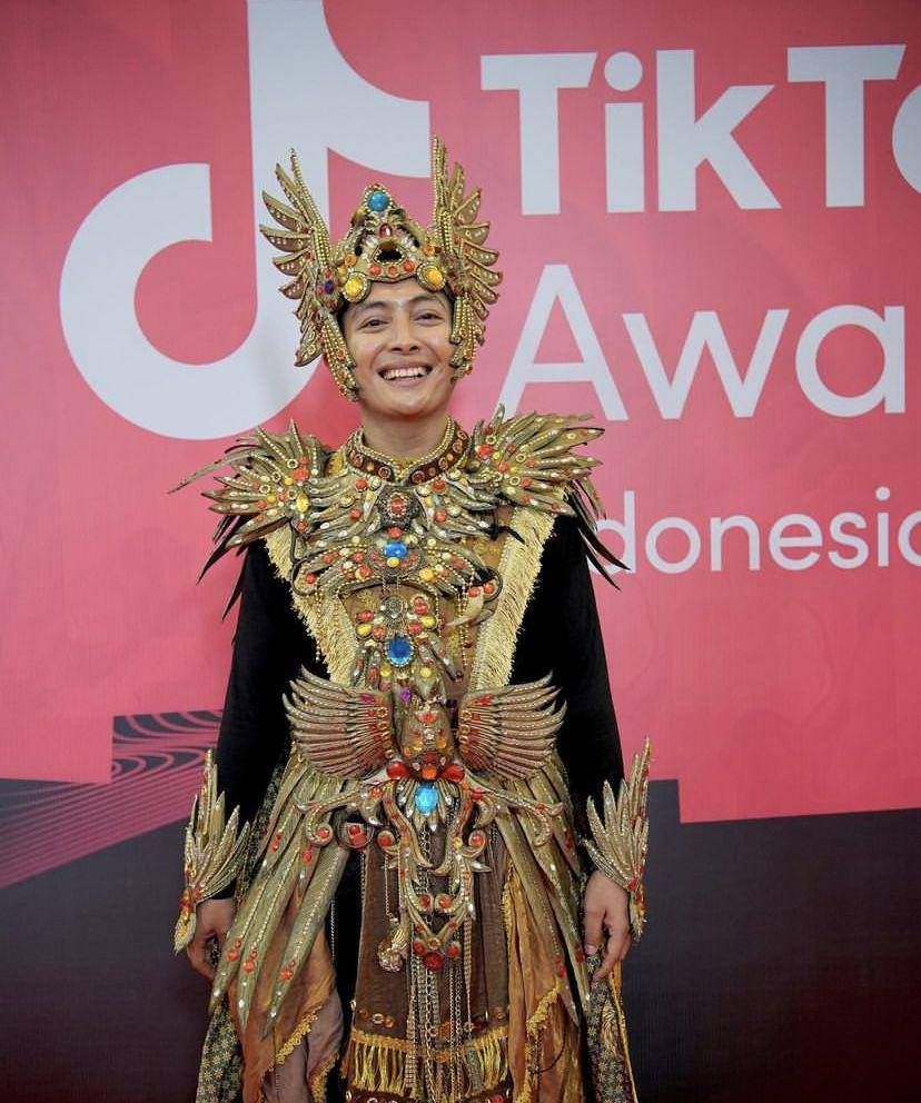 potret Adi Syahreza menang best dressed di TikTok Awards Indonesia 2023 (Instagram.com/adisyah_reza)
