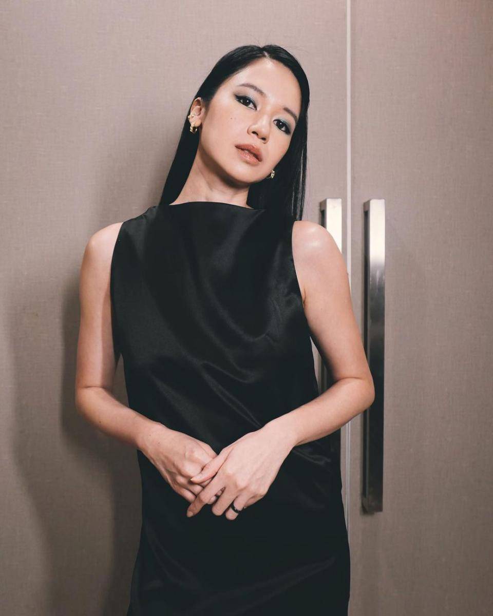 inspirasi dress pesta simpel ala Laura Basuki (instagram.com/laurabas)