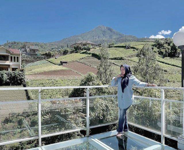 View Banyu Mili and Resto Tawangmangu (instagram.com/less_tarii7)
