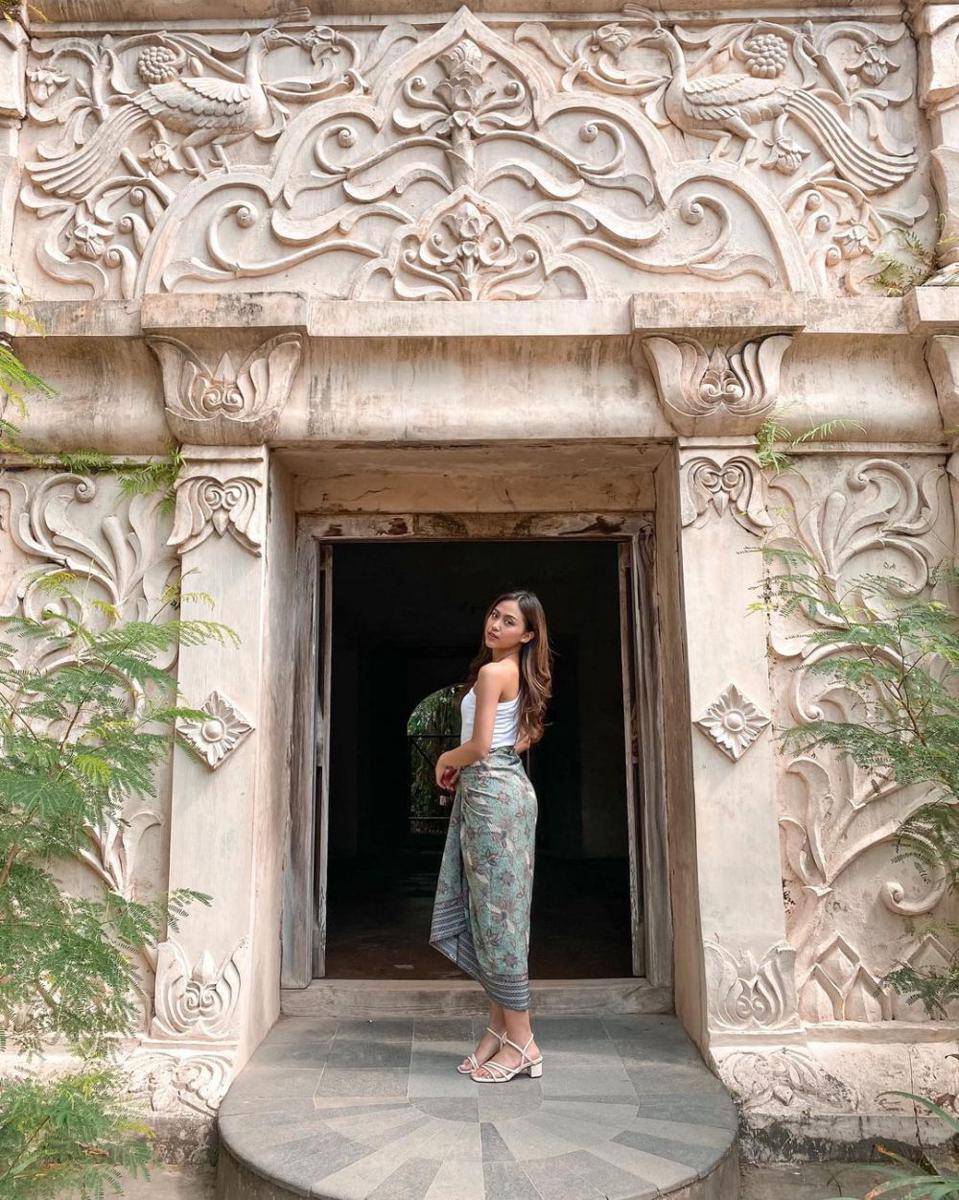 outfit ala artis saat liburan ke Jogja (instagram.com/_siscasaras_)