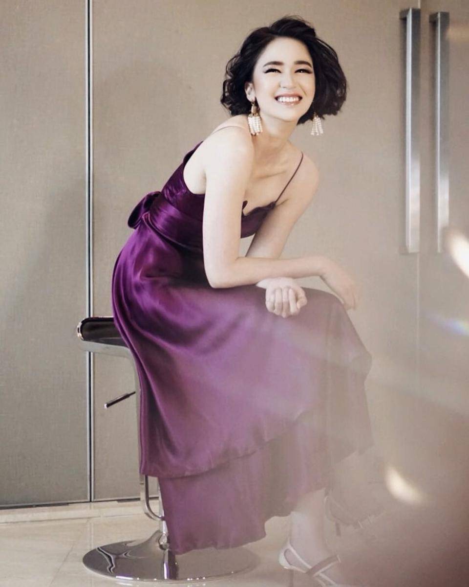 inspirasi dress pesta simpel ala Laura Basuki (instagram.com/laurabas)