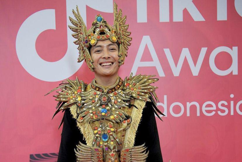7 Momen Saat Adi Syahreza Menang Best Dressed di TikTok Awards 2023