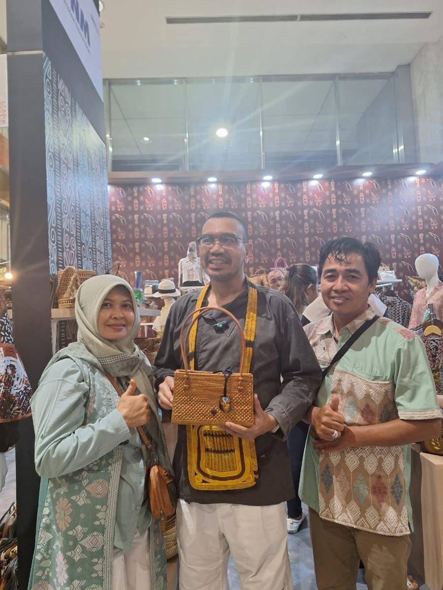 UMKM binaan PT Permodalan Nasional Madani (PNM) ikut unjuk produk unggulan di ajang pameran produk kerajinan terbesar di Asia Tenggara, International Handicraft Trade Fair (INACRAFT). (Dok. PNM)