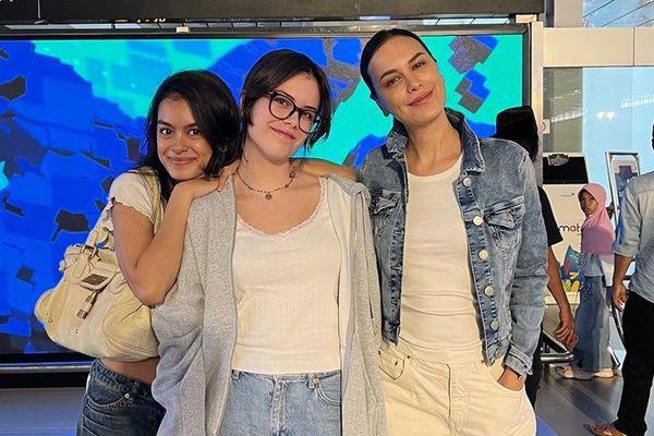 7 Potret Sophia Latjuba Lepas Anaknya Kuliah di Jerman, Merasa Bangga