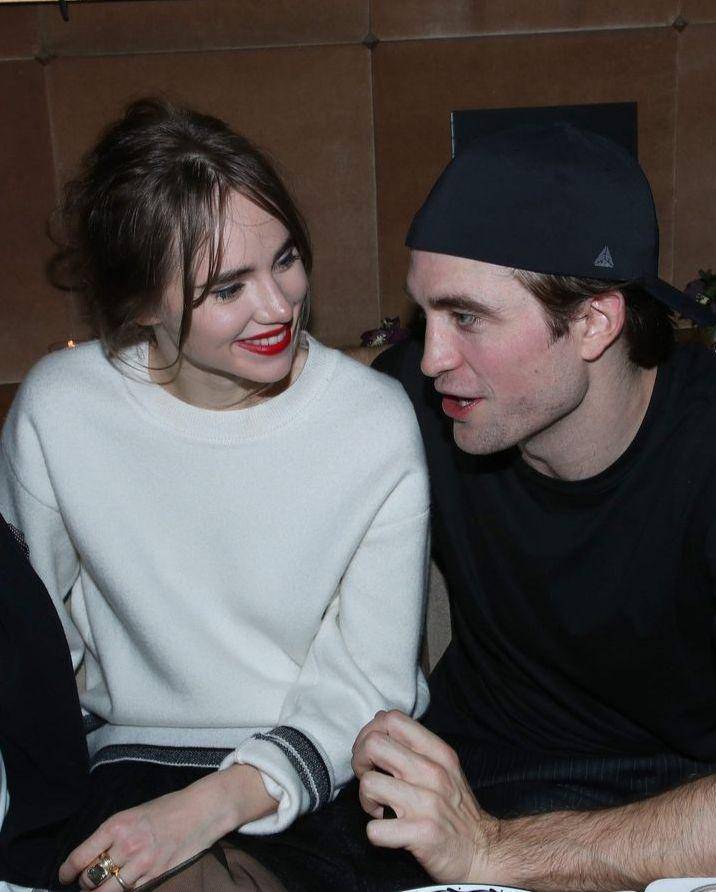 kisah cinta Robert Pattinson dan Suki Waterhouse (instagram.com/enews)