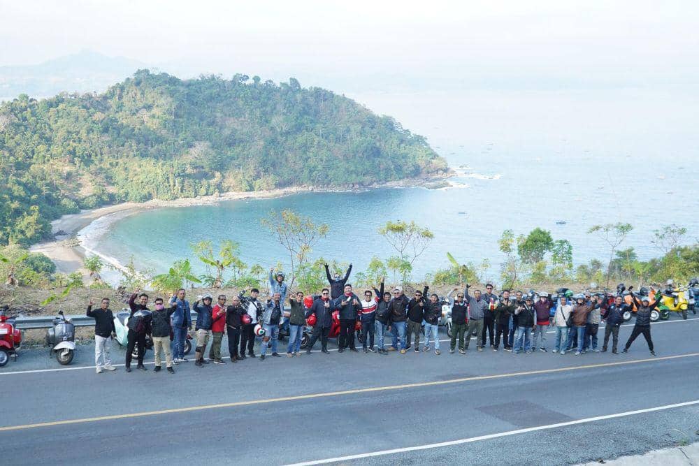 Kegiatan riding itu dilakukan atas inisiasi kepala OPD memanfaatkan waktu longgar di tengah kesibukan urusan birokrasi. Tanpa persiapan jauh hari, ajakan itu pun disambut Mas Dhito. (Dok. Pemkab Kediri)