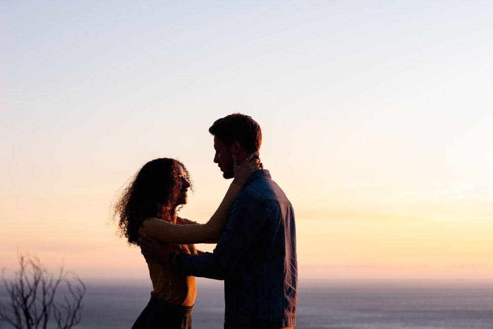 ilustrasi pasangan romantis (unsplash.com/Jonathan Leppan)