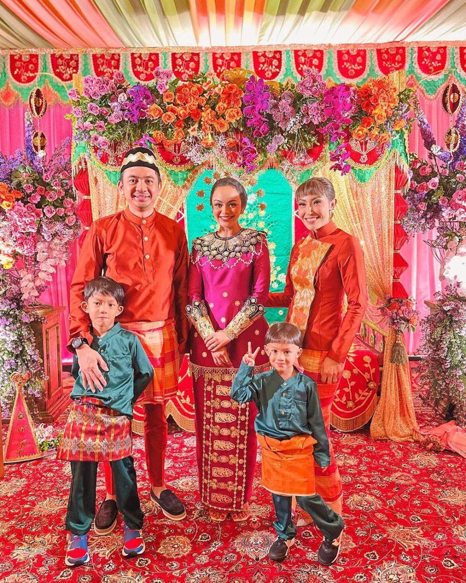 potret Ayu Dewi di rangkaian prosesi pernikahan kerabat (instagram.com/mrsayudewi)