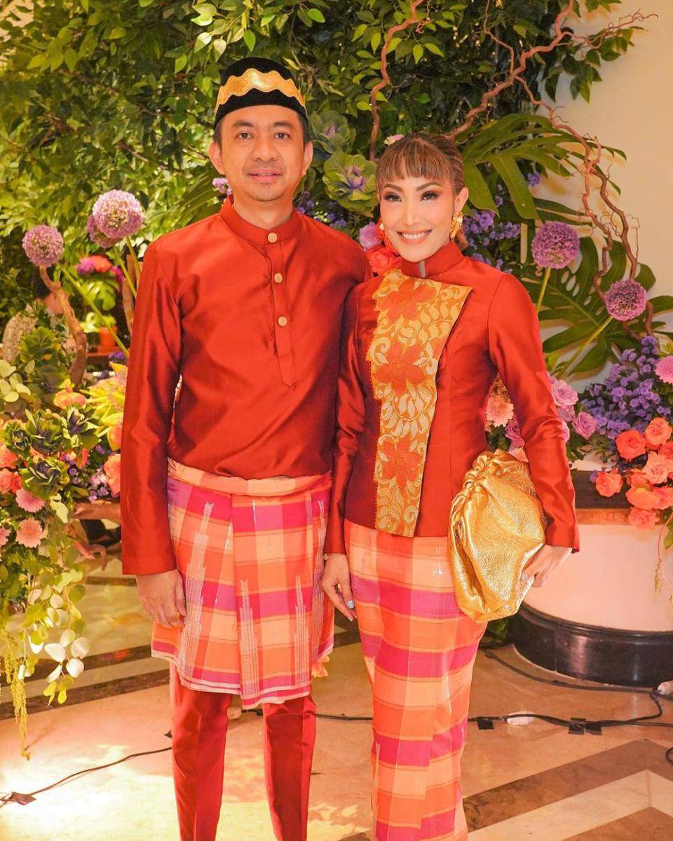 potret Ayu Dewi di rangkaian prosesi pernikahan kerabat (instagram.com/mrsayudewi)