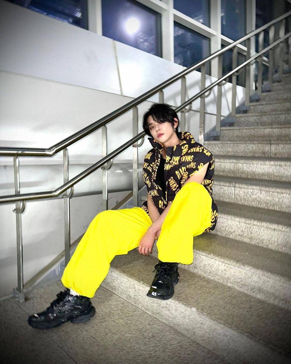outfit cerah ala Yeonjun TXT (instagram.com/txt.bighitofficial)