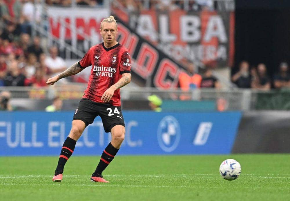 Simon Kjaer (instagram.com/simonkjaer.official)