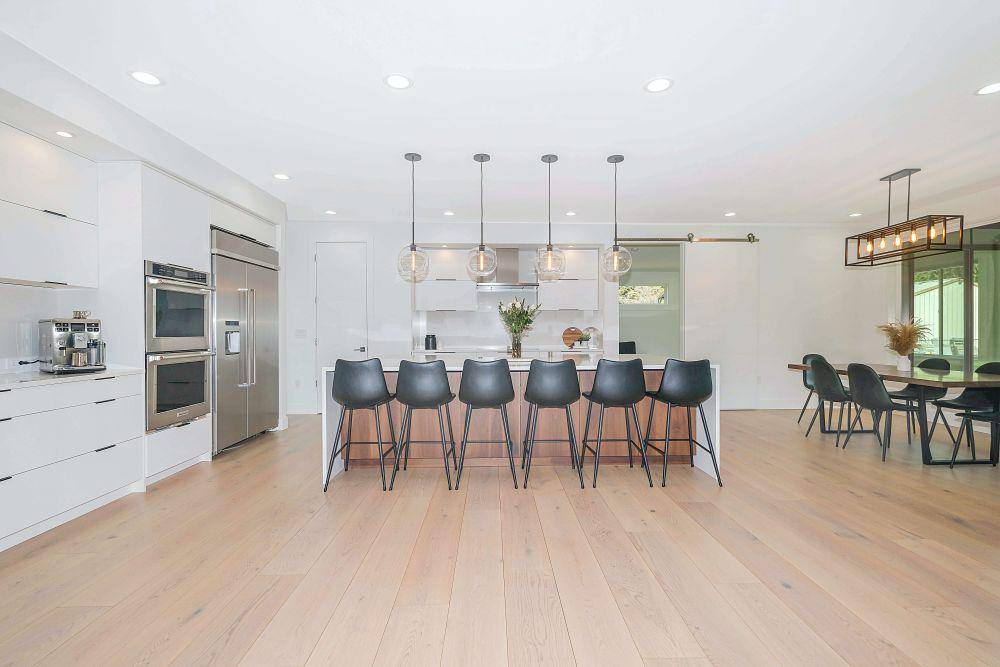 inspirasi dapur dengan kitchen island (unsplash.com/Zac Gudakov)