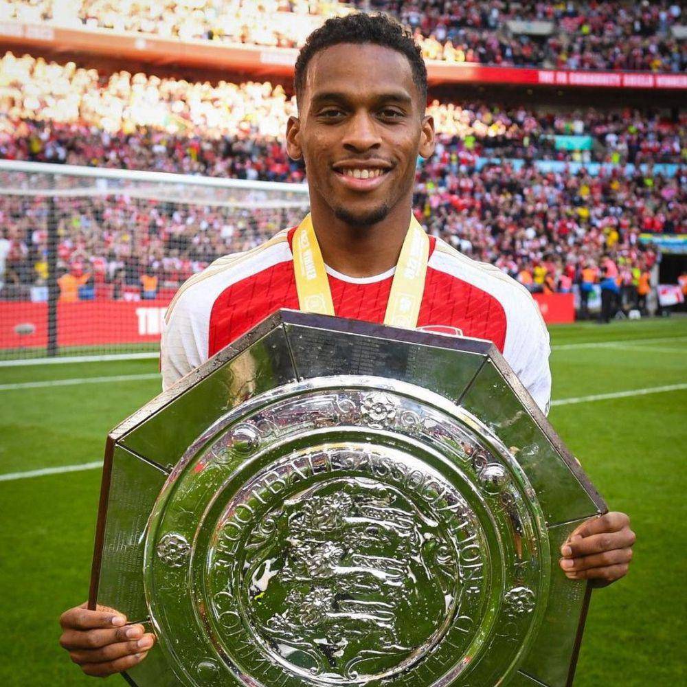 Jurrien Timber memenangi Community Shield 2023 bersama Arsenal. (instagram.com/jurrientimber)