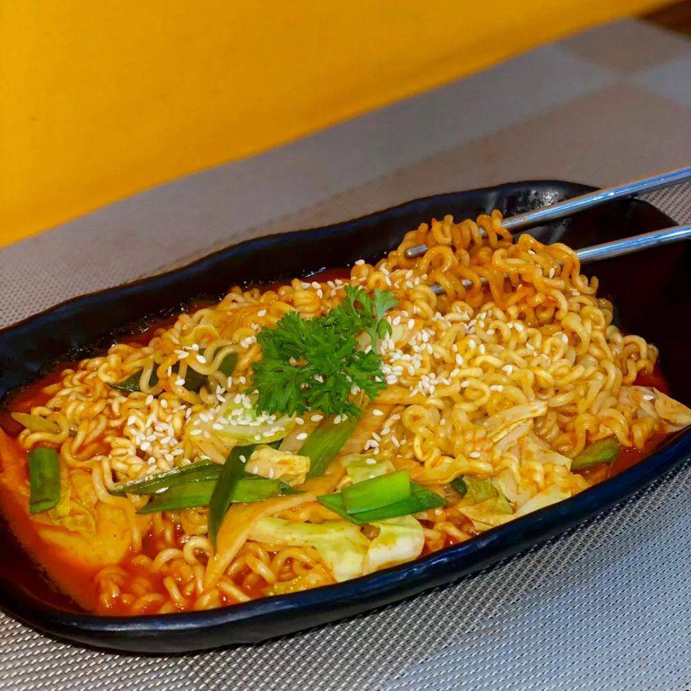 Sajian rabbokki di Oppabunsik Korean Food Bali (Instagram.com/@oppabunsikk)