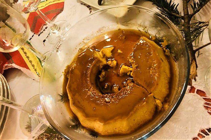 Caramel cake (commons.wikimedia.org/PiotrPiotrPl)