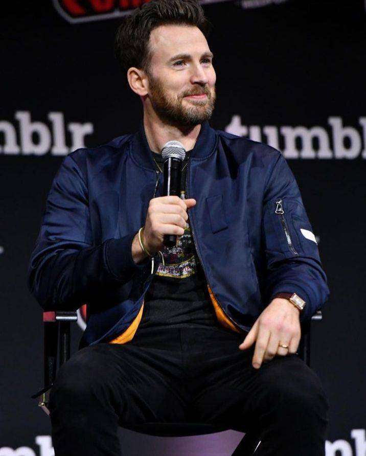 potret Chris Evans di New York Comic Con 2023 (instagram.com/cevansnews)