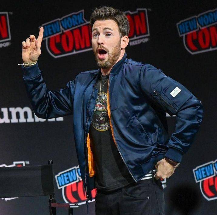 potret Chris Evans di New York Comic Con 2023 (instagram.com/cevansnews)
