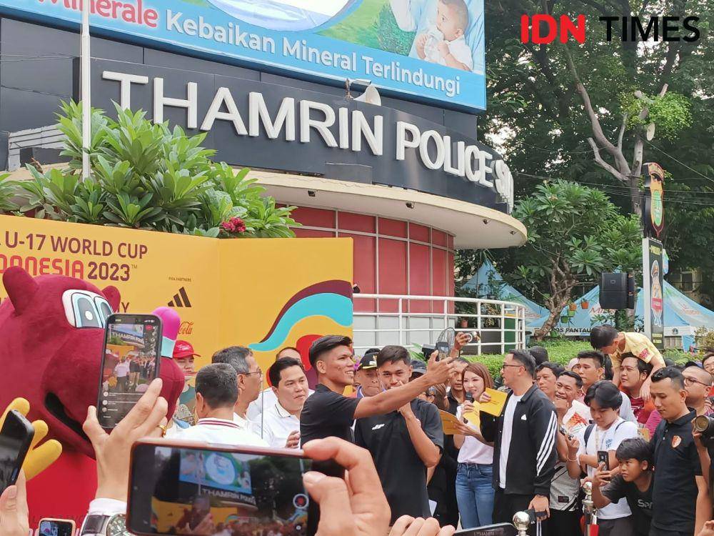 Erick Thohir dan Heru Budi di Acara Trophy Experience Piala Dunia U-17 (IDN Times/Rachma Syifa Faiza Rachel)