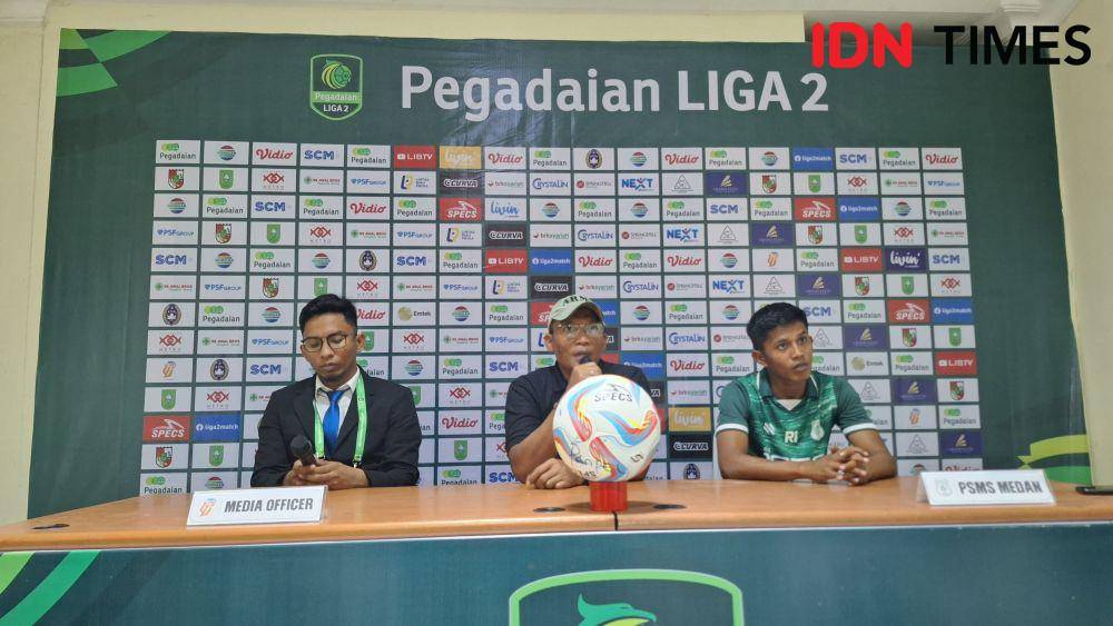 Head Coach PSMS Medan Miftahudin Mukson saat memberikan keterangan usai pertandingan (IDN Times/ Fanny Rizano)