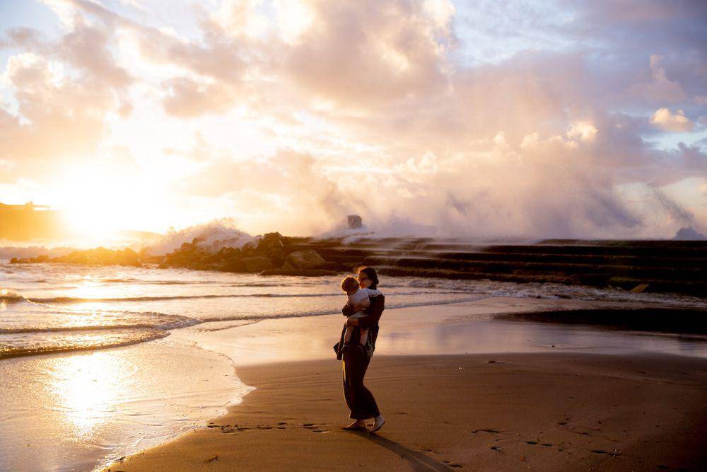 ilustrasi wisata ke pantai pada sore hari (pexels.com/Tatiana Syrikova)