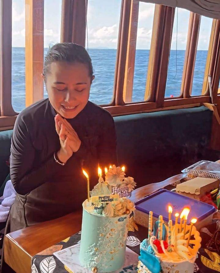 Ultah Prilly (Instagram.com/prillylatuconsina96)