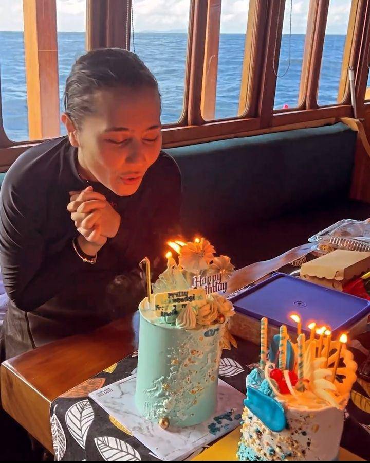 Ultah Prilly (Instagram.com/prillylatuconsina96)