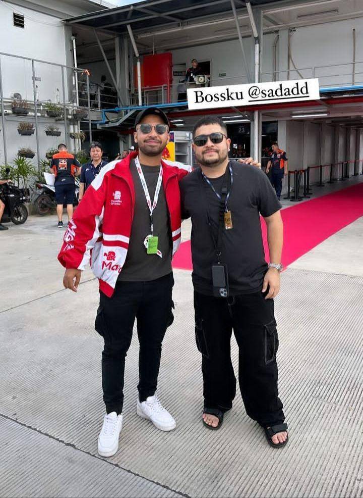 Artis nonton motogp (Instagram.com/hassanalaydrus)