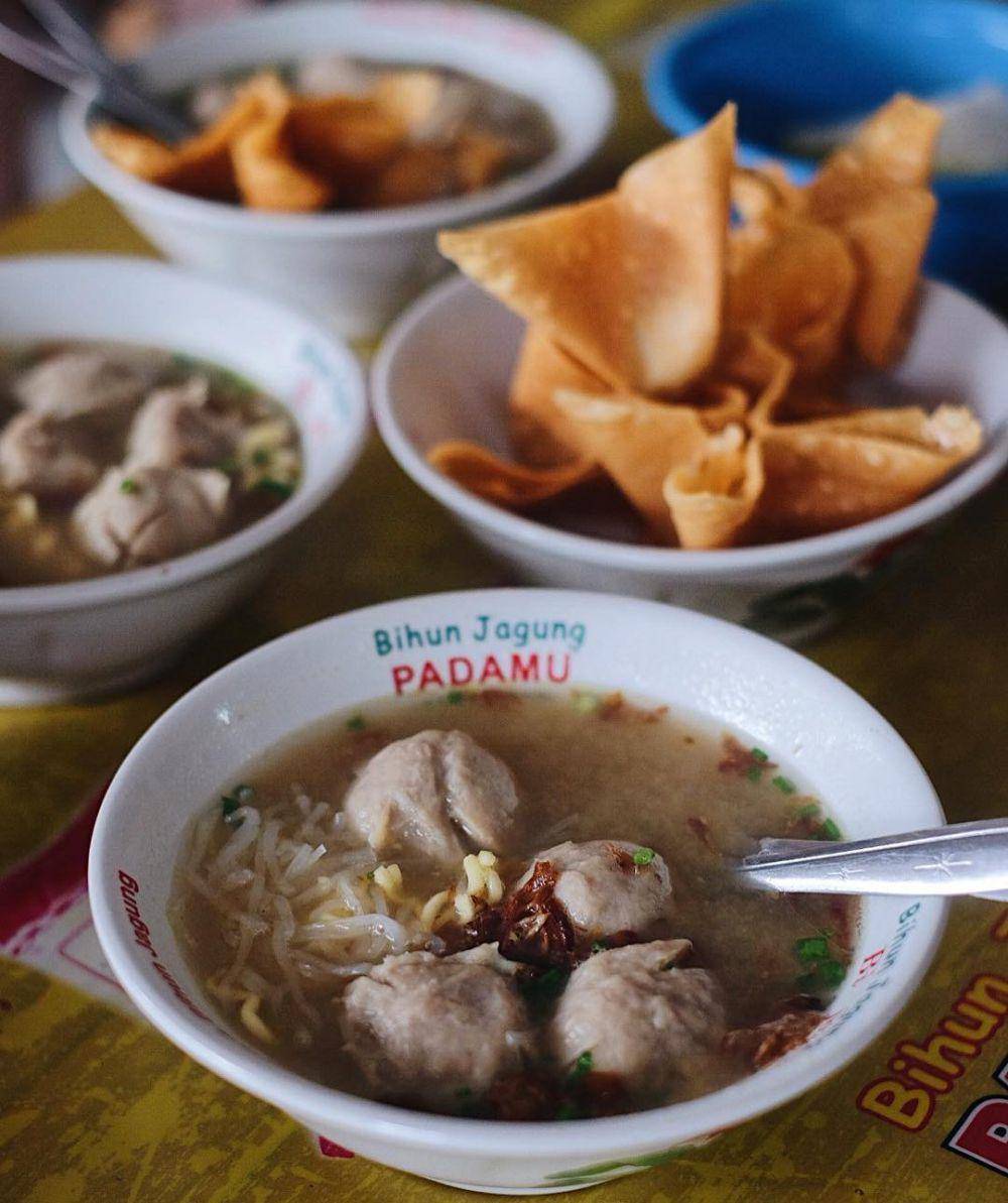 Semangkok bakso di Rindu Malam Surabaya. Instagram/kulinersby