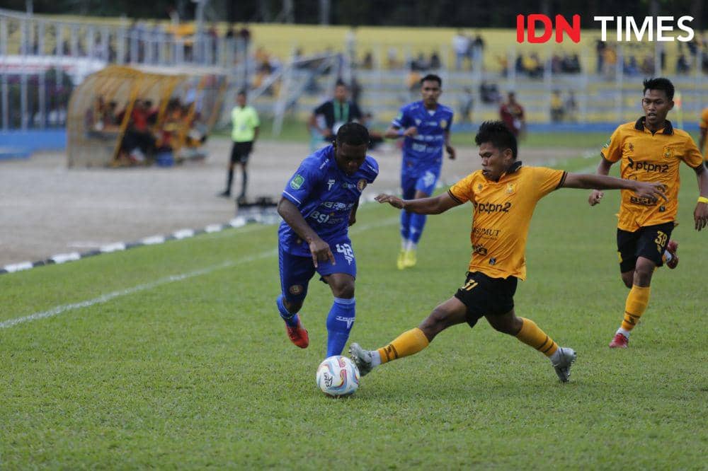 Duel PSDS versus Persiraja di Stadion Baharoeddin Siregar Lubukpakam, Sabtu (14/10/2023) (IDN Times/Doni Hermawan)