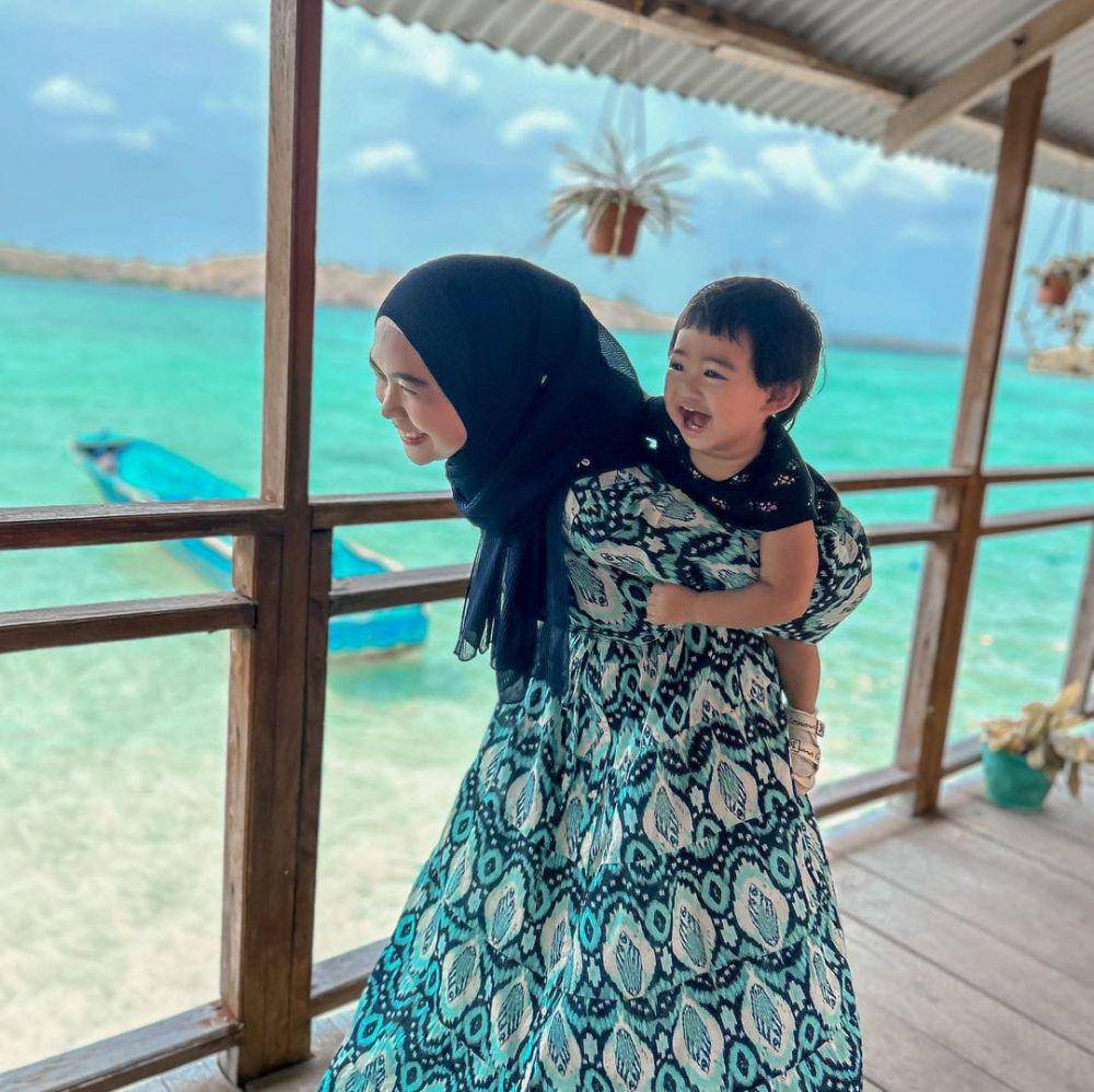 potret liburan Cut Raifa Aramoana (instagram.com/riaricis1795)