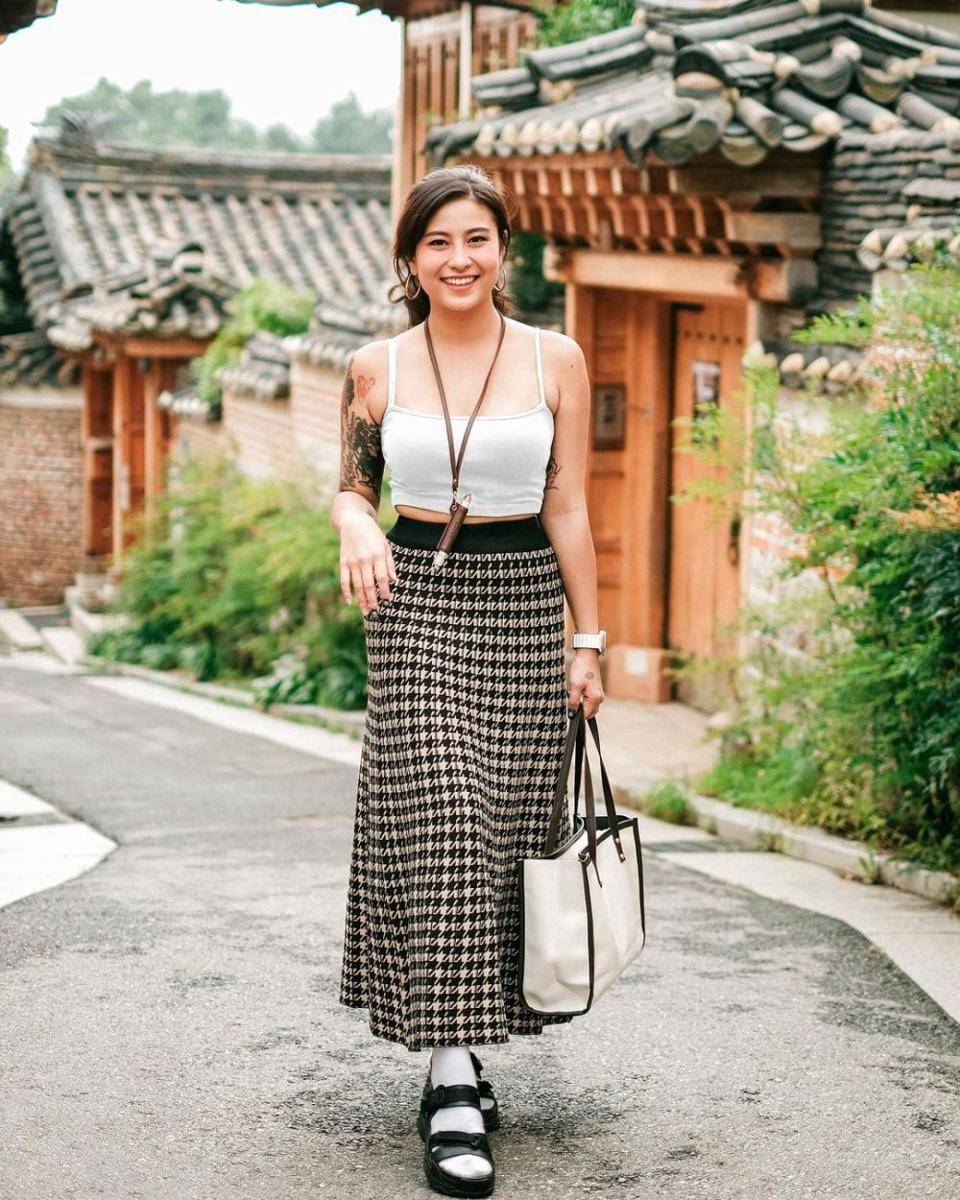 Gaya santai Karin Novilda (instagram.com/narinkovilda)