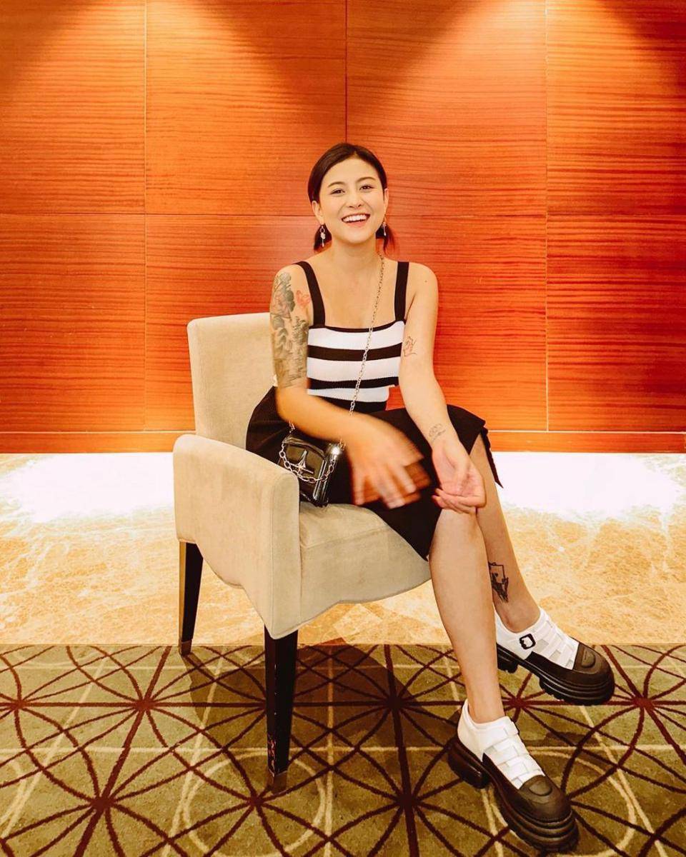 Gaya santai Karin Novilda (instagram.com/narinkovilda)