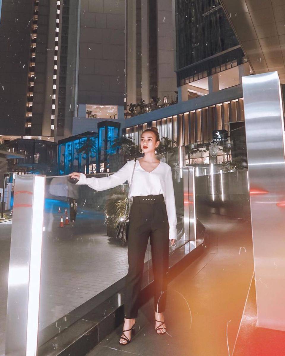 Outfit serba hitam ala Fita Anggriani (instagram.com/fitaanggriani)