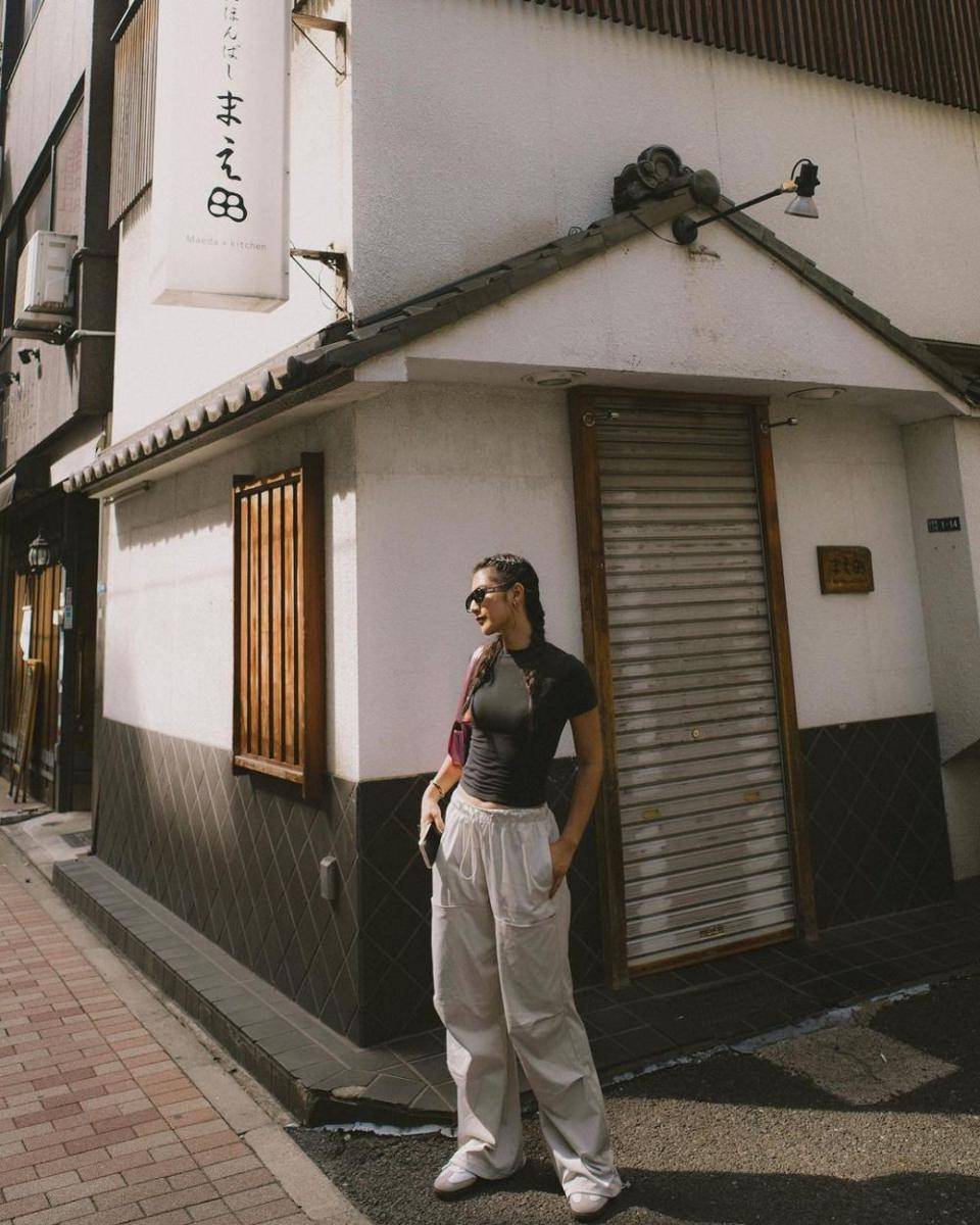 Outfit serba hitam ala Fita Anggriani (instagram.com/fitaanggriani)