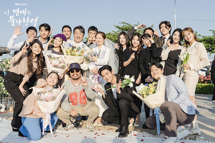 13 Potret di Balik Layar Pemeran Destined With You, Semuanya Kompak!