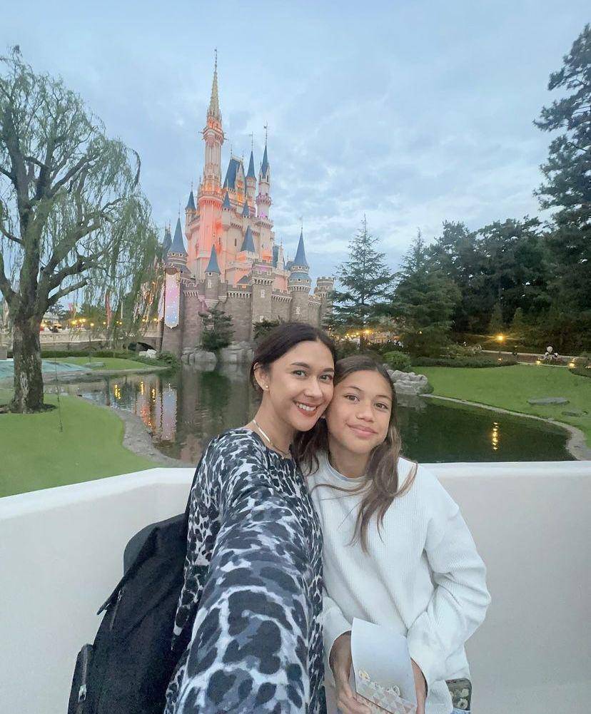 potret Nana Mirdad quality time bareng anak ceweknya di Jepang (Instagram.com/nanamirdad_)