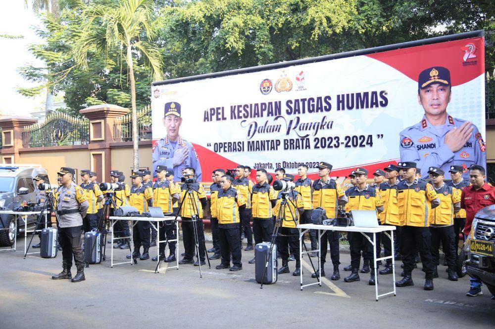 Humas Polri gelar pasukan kesiapan Satgas Humas dalam pengamanan Pemilu 2024 (dok. Humas Polri)