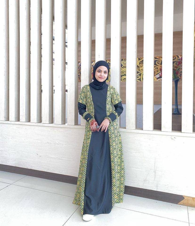 potret Putri Isnari umrah (Instagram.com/da4_putri03)