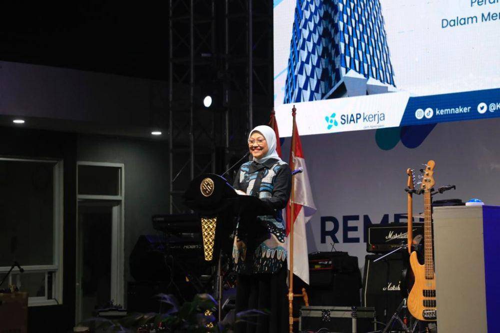 Menteri Ketenagakerjaan Ida Fauziyah meresmikan Gedung Vokasi Kemnaker yang terletak di Jalan Jenderal Gatot Subroto Kavling 44, Jakarta Selatan, Minggu (15/10). (dok. Kemnaker)