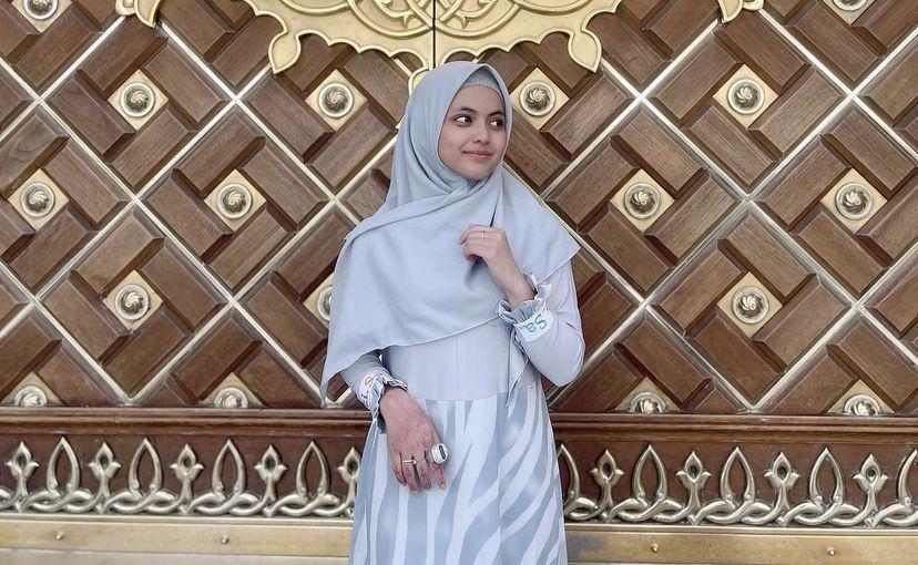 7 Potret Putri Isnari Jalani Ibadah Umrah, Tampil Anggun Berhijab