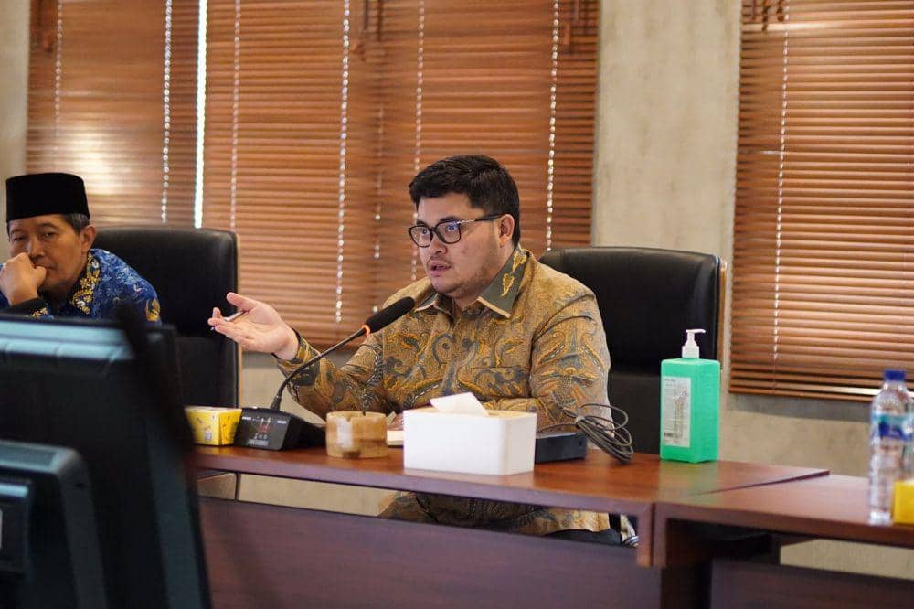 Bupati Kediri Hanindhito Himawan Pramana meminta Dinas Kesehatan Kabupaten Kediri untuk mengawasi kinerja puskesmas yang ada di wilayahnya. (Dok. Pemkab Kediri)