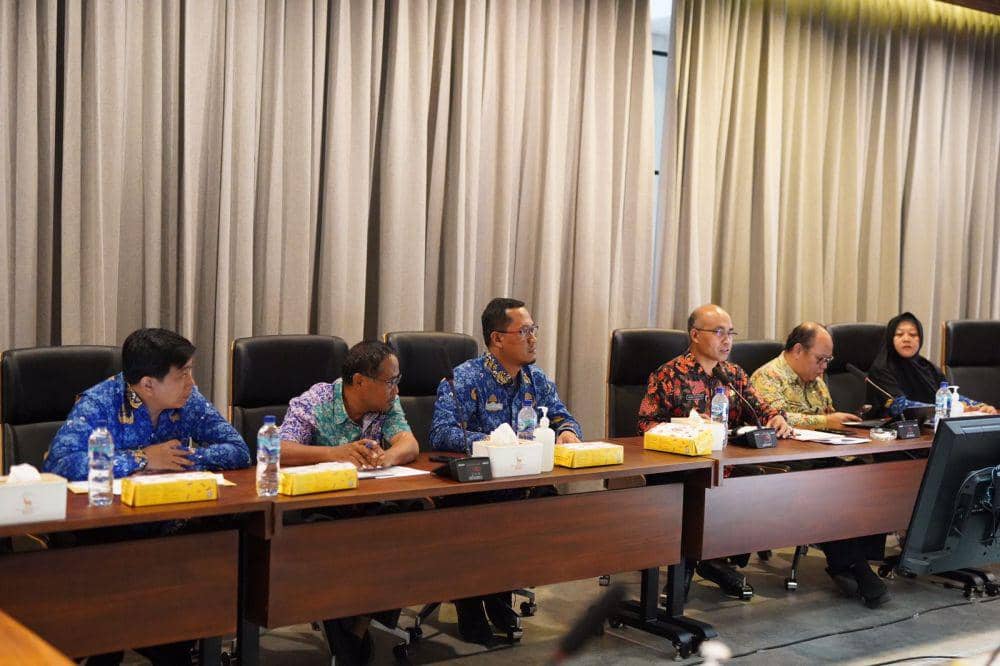 Berdasarkan pertemuan itu, diketahui sebanyak 10 puskesmas saat ini sedang dilakukan rehabilitasi. Pasalnya, kondisi bangunan sudah masuk kategori tak layak. Rehabilitasi puskesmas itu sebagai upaya menjaga kualitas prasarana fasilitas kesehatan tingkat pertama. (Dok. Pemkab Kediri)