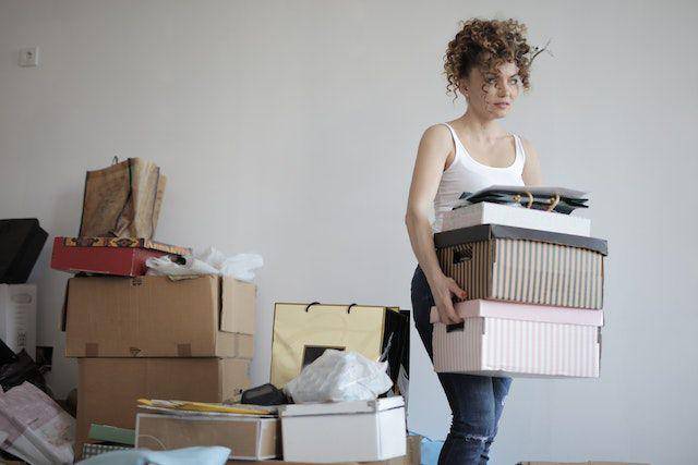 ilustrasi packing (pexels.com/Andrea Piacquadio)