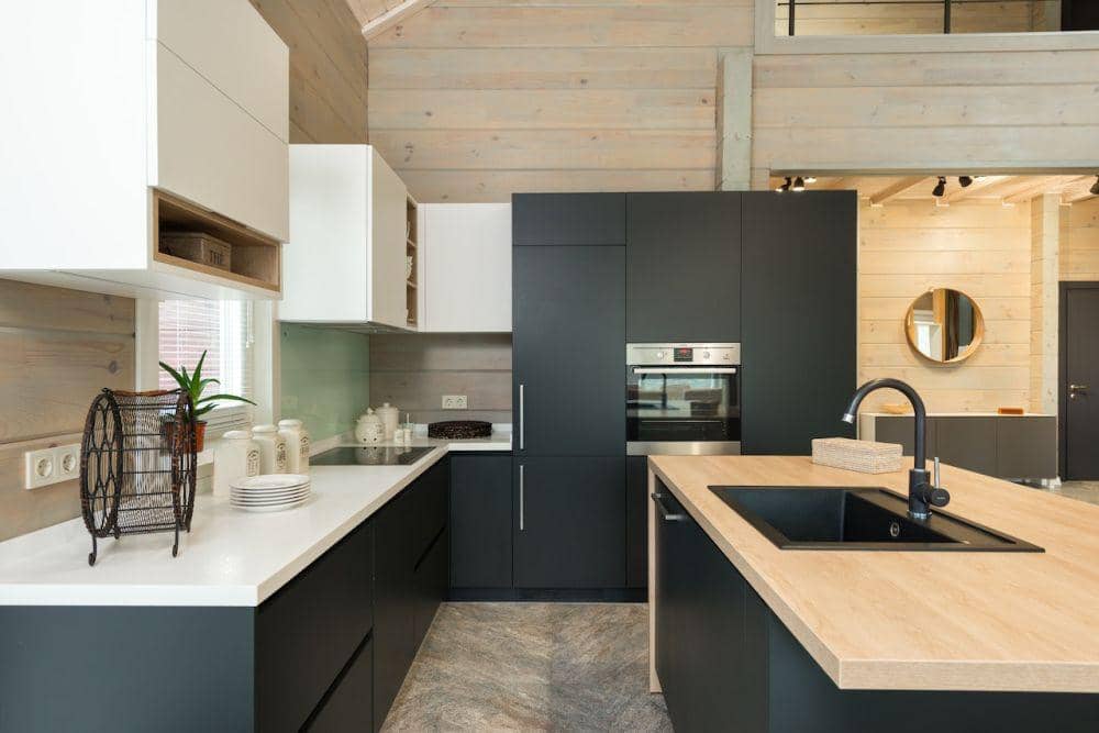 Inspirasi desain kitchen counter berbahan wooden/kayu (pexels.com/Max Rahubovskiy)