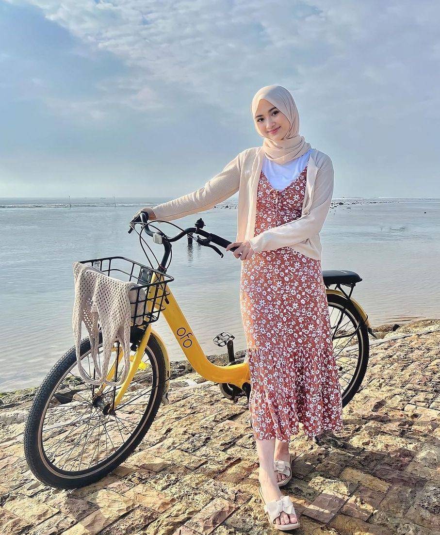 OOTD hijab Korean style (instagram.com/adellia.halim)