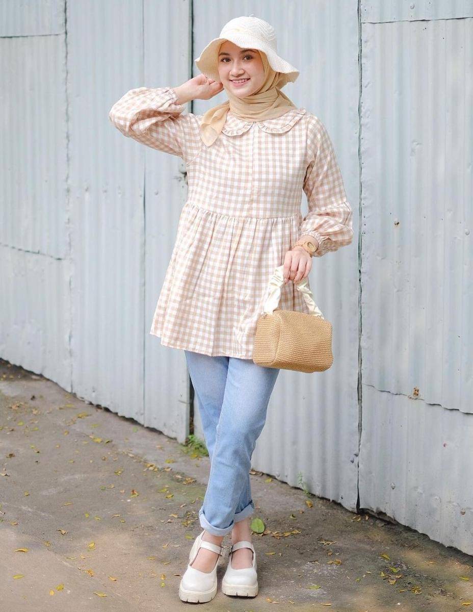 OOTD hijab Korean style (instagram.com/adellia.halim)