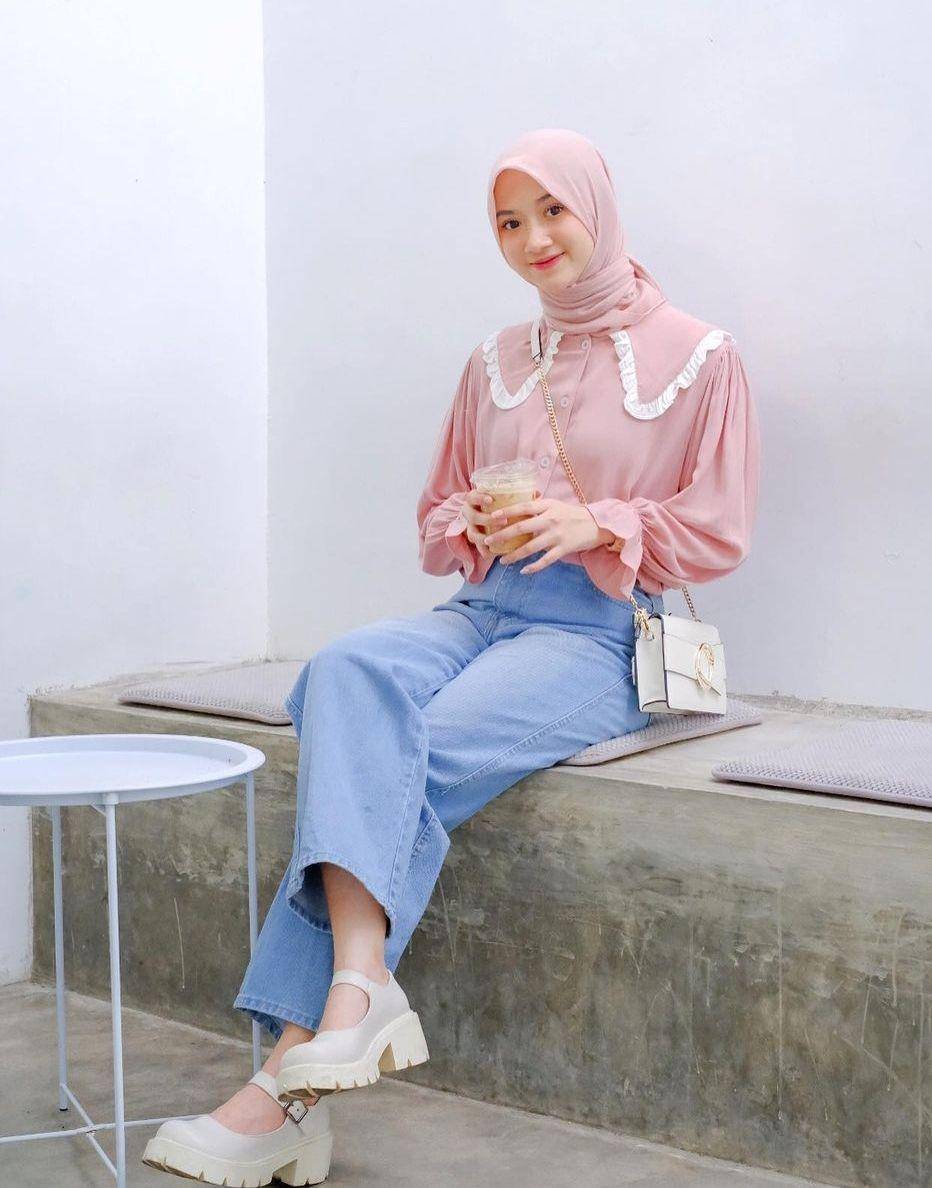 OOTD hijab Korean style (instagram.com/adellia.halim)