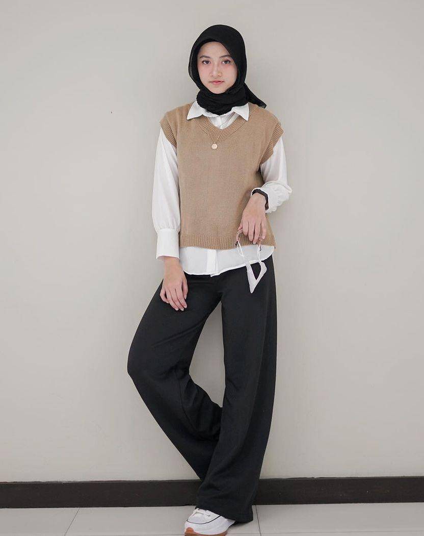 OOTD hijab Korean style (instagram.com/adellia.halim)