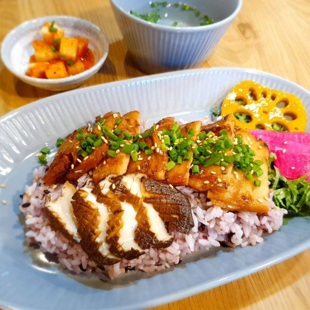 Loving Hut, Yeoksam-Seoul (instagram.com/lovinghut_land)
