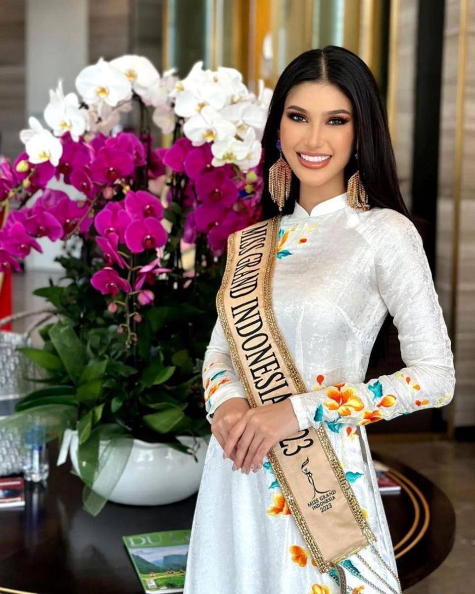 Potret Ritassya Wellgreat dalam Balutan Pakaian Tradisional Vietnam (Instagram.com/bunda.latinas)